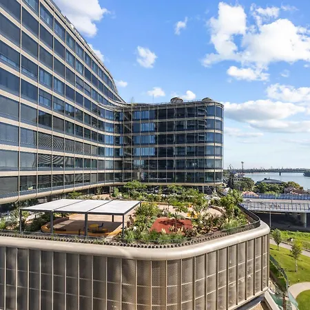 Eurovea Tower - The First Skyscraper In Slovakia Апартаменти