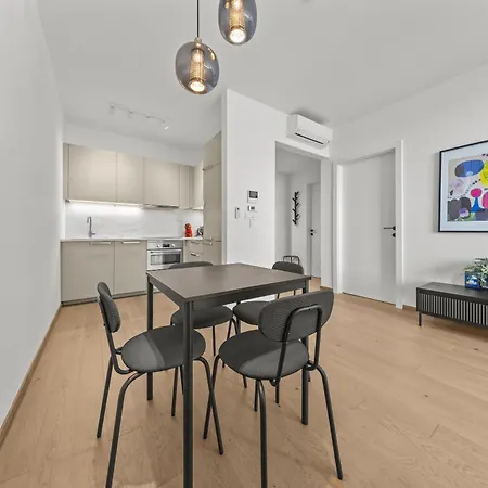 Eurovea Tower - The First Skyscraper In Slovakia Апартаменти Братислава