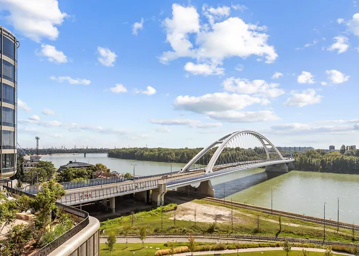 Eurovea Tower - The First Skyscraper In Slovakia 아파트 *