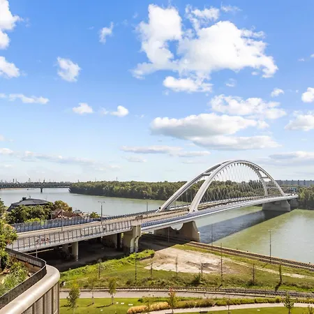 Eurovea Tower - The First Skyscraper In Slovakia דירה *
